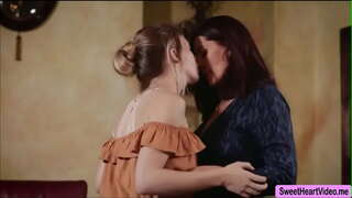 Ivy Wolfe spreder benene Magdalene StMichaels slikker lad hendes fisse