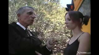 الساحرة و المغامرة فتاة الشرج, شقراء