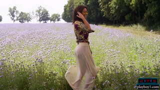 سینه کلان, مجارستانی, مدل, برهنه می شود و به نظر می رسد فوق العاده داغ