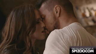 ���ະທັດຮັດຄວາມຮັກມັກຫຼີ້ນກັບຄົນແປກຫນ້າ