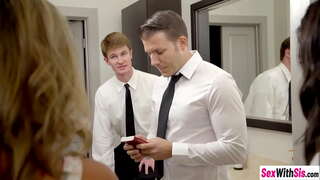 Sexy tieners Me Faris en Whitney Wright geniet harde threesom seks nadat hulle suig piel