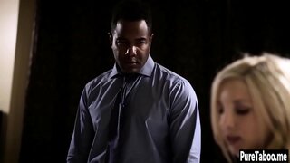 Sexy babe sucks big sunku juoda gaidys