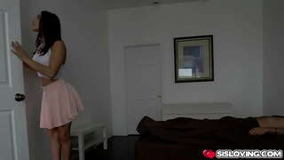 Абелла Дэнджер ցանկանում է զգալ անդամ իր ամփոփ եղբոր ՝ իր թաց пизде